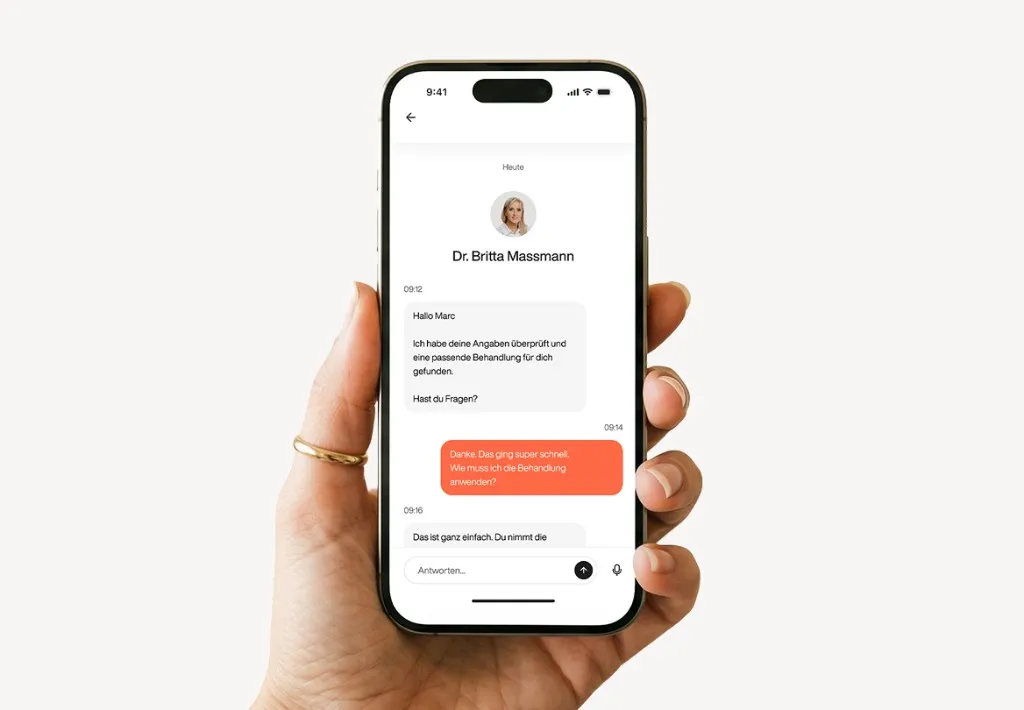 Ärztliche Beratung im Chat auf dem Smartphone